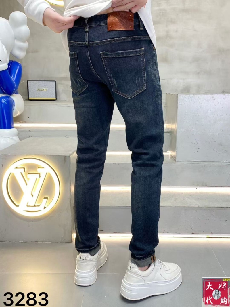 VERSACE